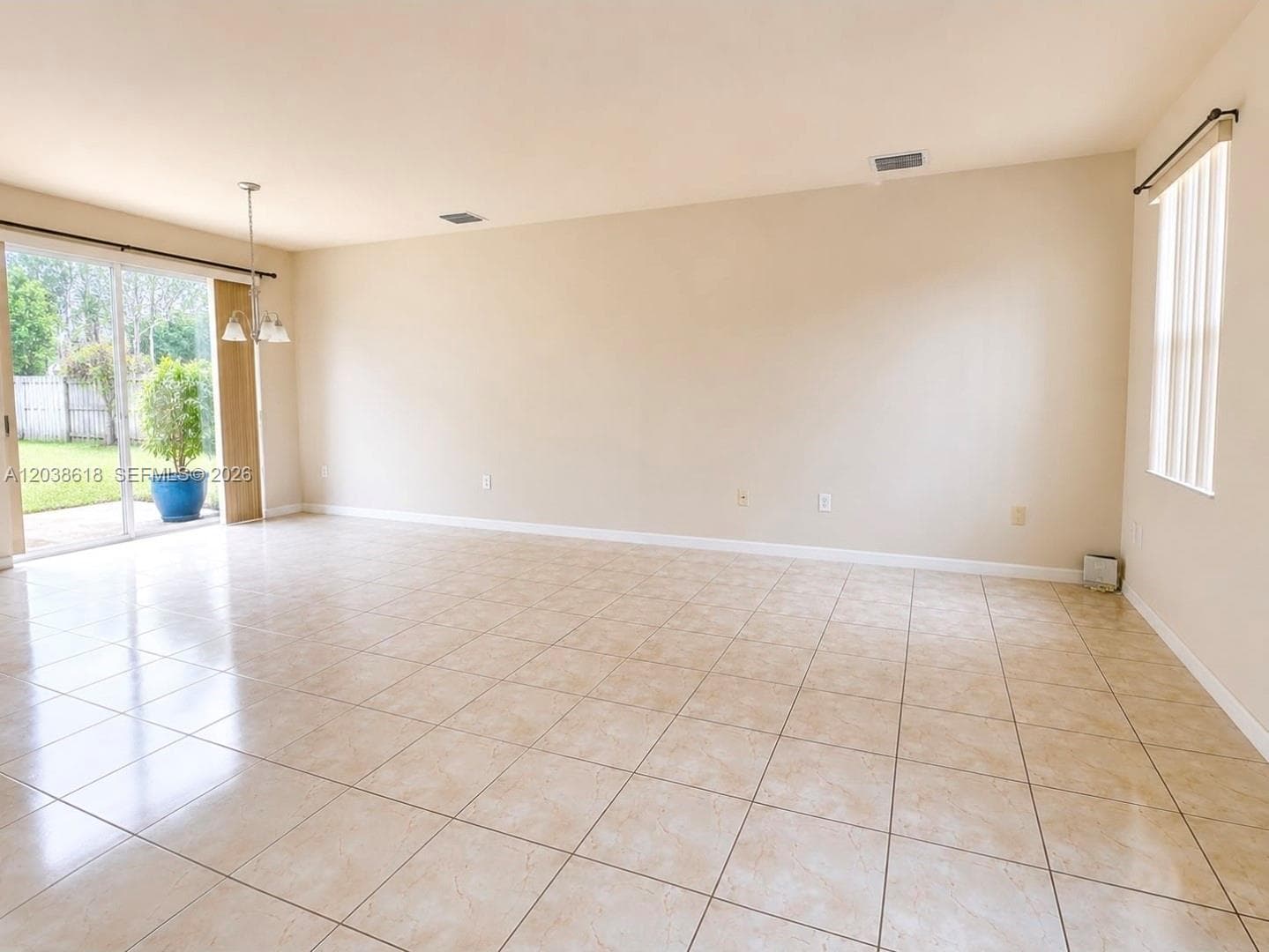 641 E Mowry Ct, Homestead FL 33030 photo 2