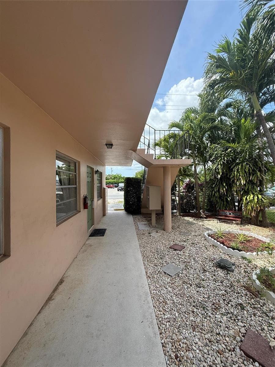 2017 NE 18th Street # 1, Fort Lauderdale FL 33305 photo 3