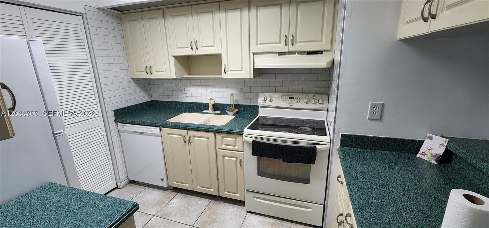 931 NE 199th St # 202-22, Miami FL 33179 photo 4