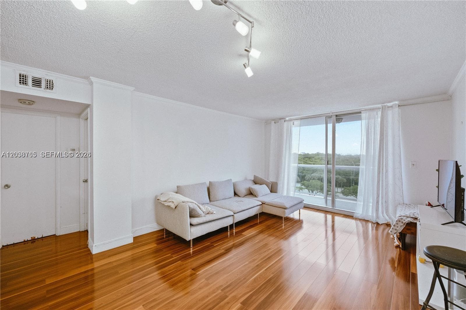 2841 NE 163rd St # 704, North Miami Beach FL 33160 photo 4