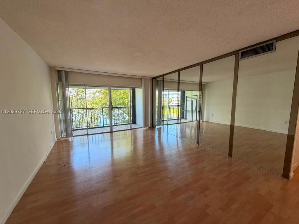 8775 Park Blvd # 318, Miami, FL 33172 photo 2