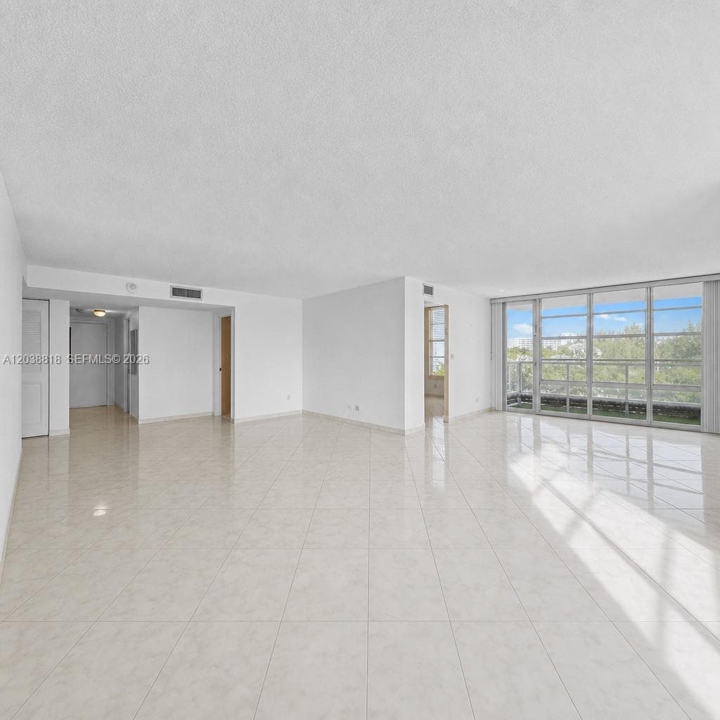 230 174th St # 404, Sunny Isles Beach FL 33160 photo 2