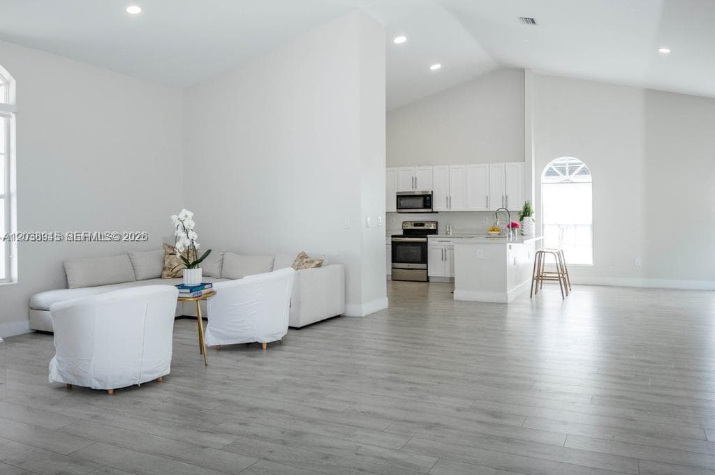 8325 NW 161st Ter, Miami Lakes FL 33016 photo 2