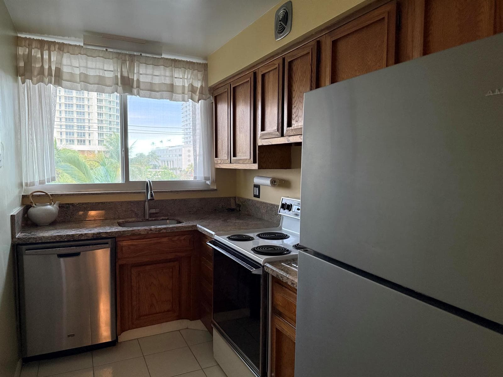524 Orton Avenue # 403, Fort Lauderdale FL 33304 photo 4
