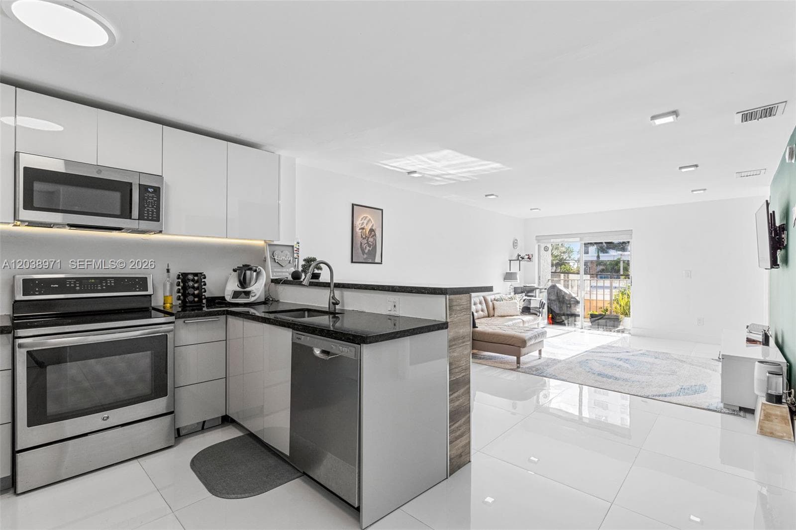 6545 Indian Creek Dr # 306, Miami Beach FL 33141 photo 2