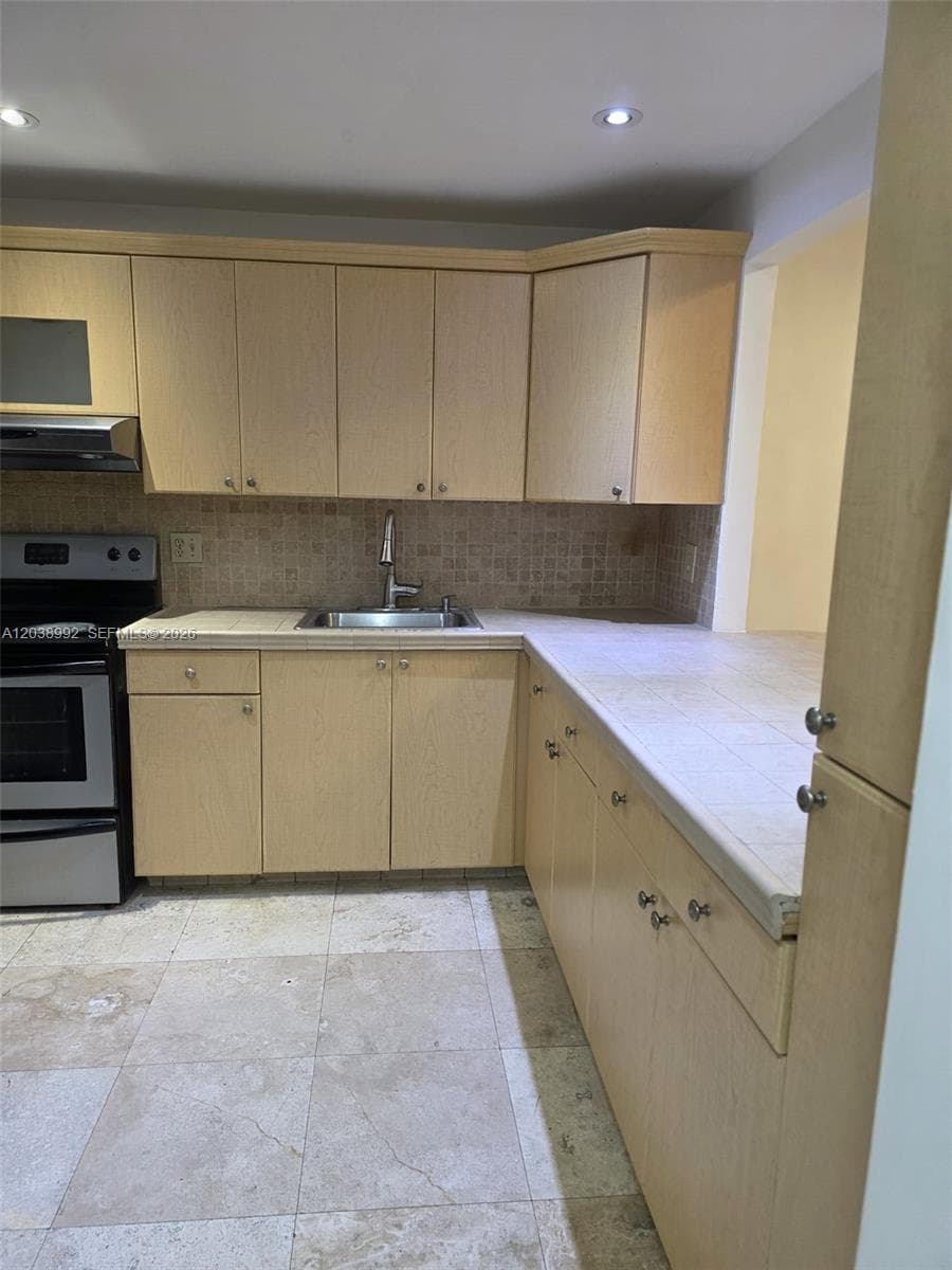 1817 S Ocean Dr # 18, Hallandale Beach FL 33009 photo 4