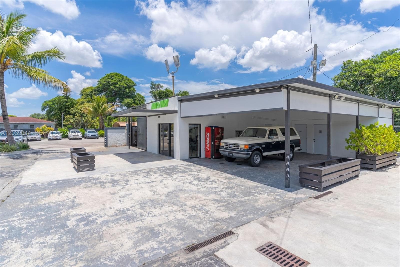 2729 NW 56th St, Miami FL 33142 photo 3