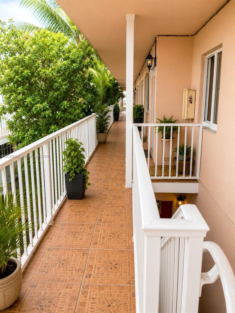 549 Meridian Ave # 12, Miami Beach FL 33139