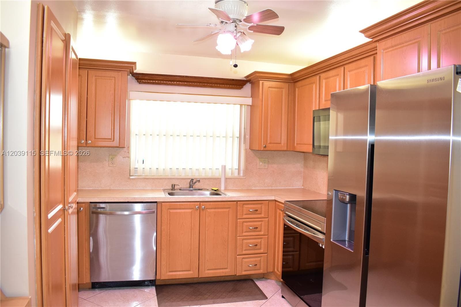 9300 Sunrise Lakes Blvd # 208, Sunrise FL 33322 photo 2