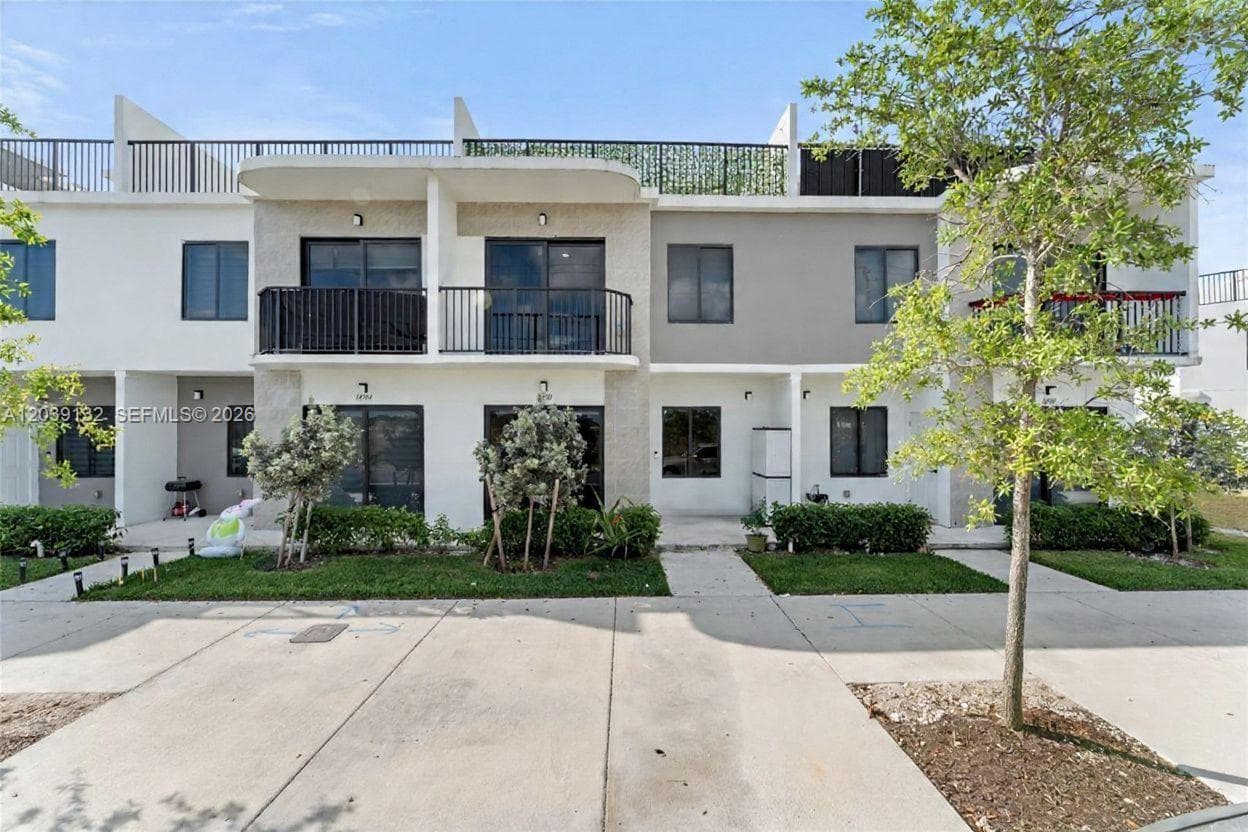 14590 SW 260th St, Homestead FL 33032