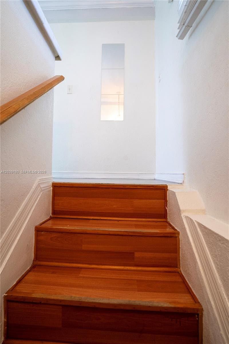 16990 NE 5th Ct # 2, North Miami Beach FL 33162 photo 4
