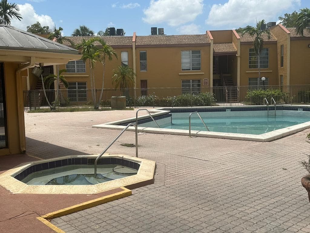 4545 Treehouse Lane # G, Tamarac FL 33319 photo 3