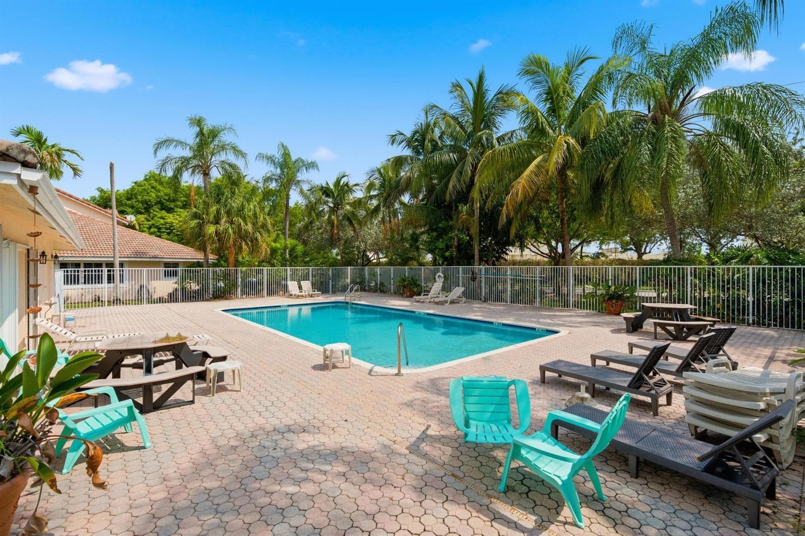 8417 NW 40th Court, Sunrise FL 33351 photo 4