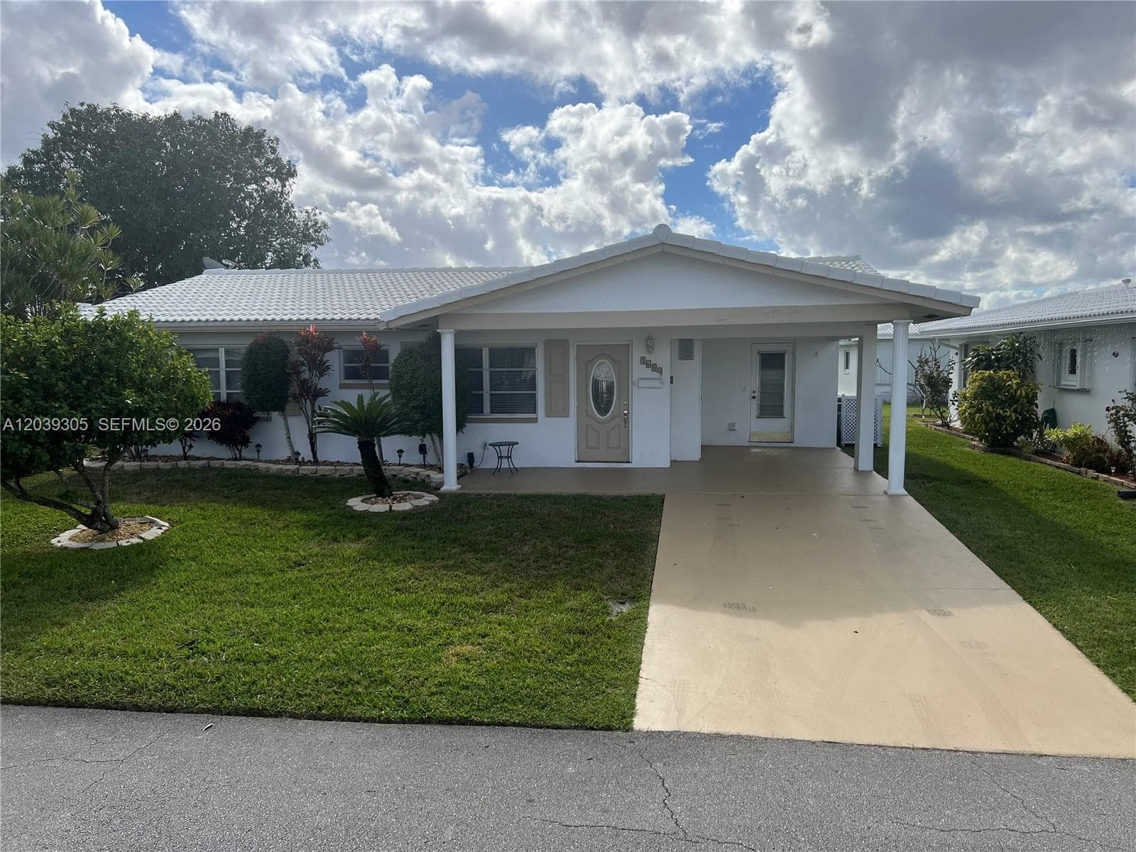 8604 NW 59th Pl, Tamarac FL 33321 photo 2