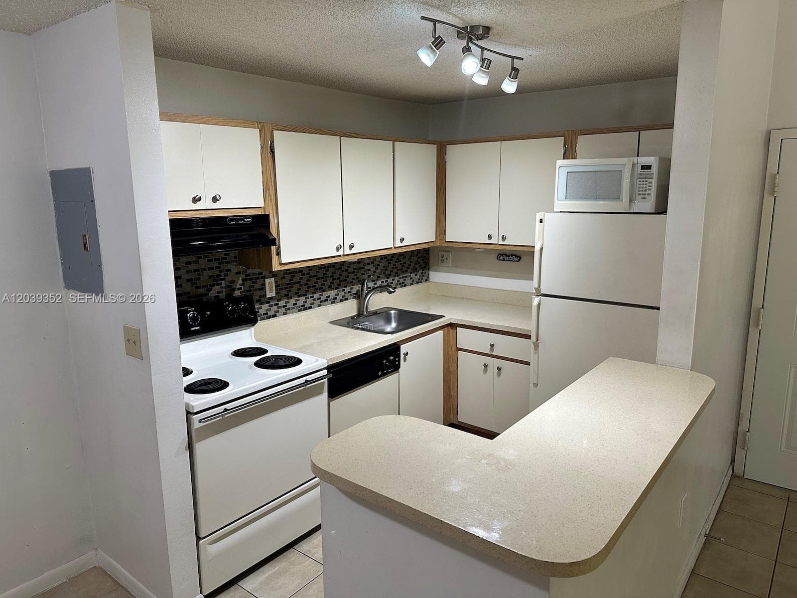 7200 NW 179th St # 311, Hialeah FL 33015 photo 3