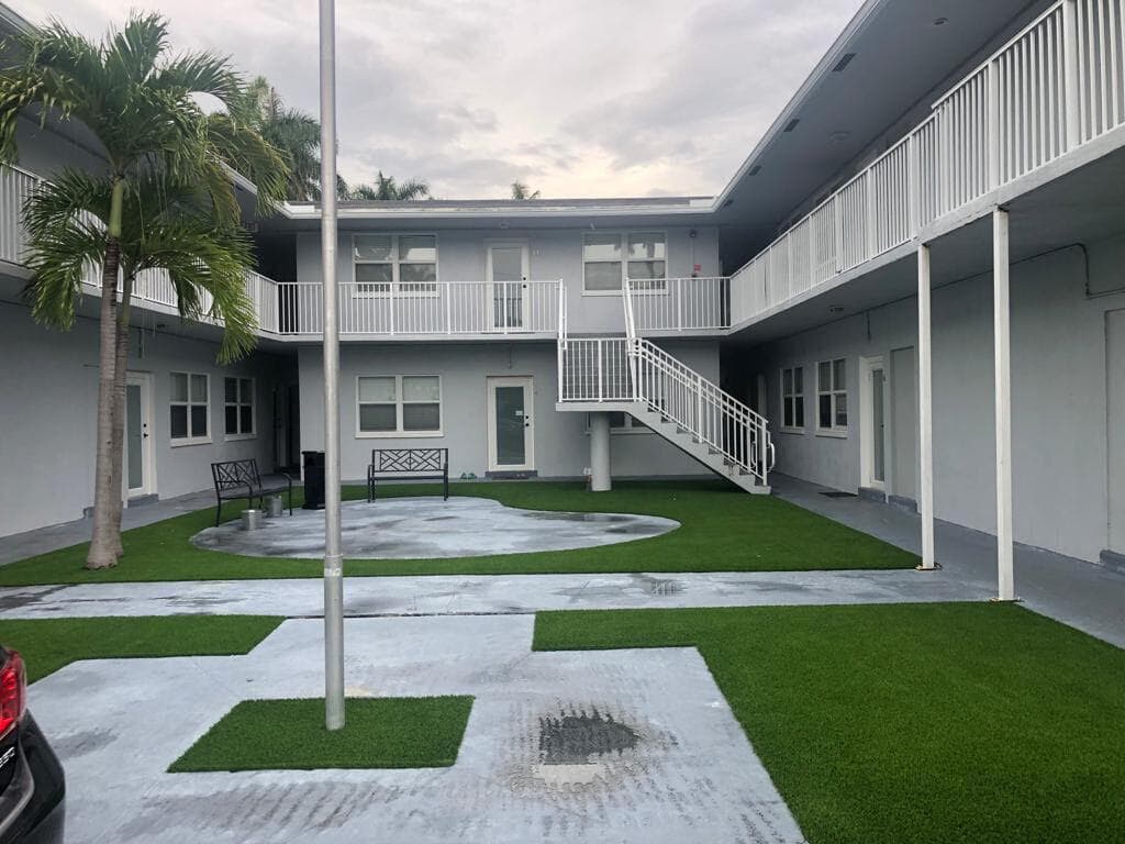 930 N 14th Court, Hollywood FL 33020 photo 2