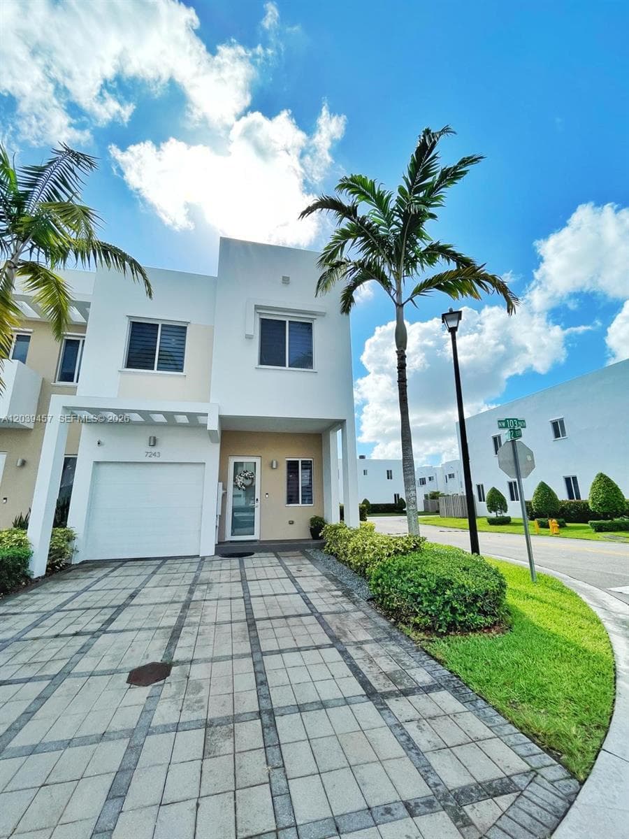 7243 NW 103rd Path, Doral FL 33178 photo 2