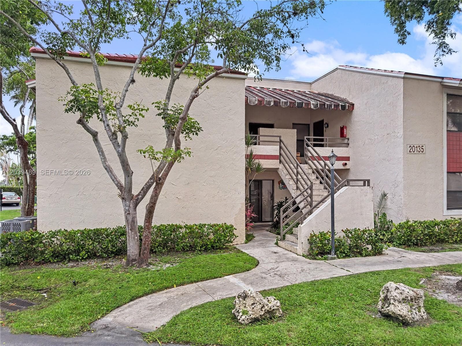 3rd Ct 20135 # 1, Miami FL 33179