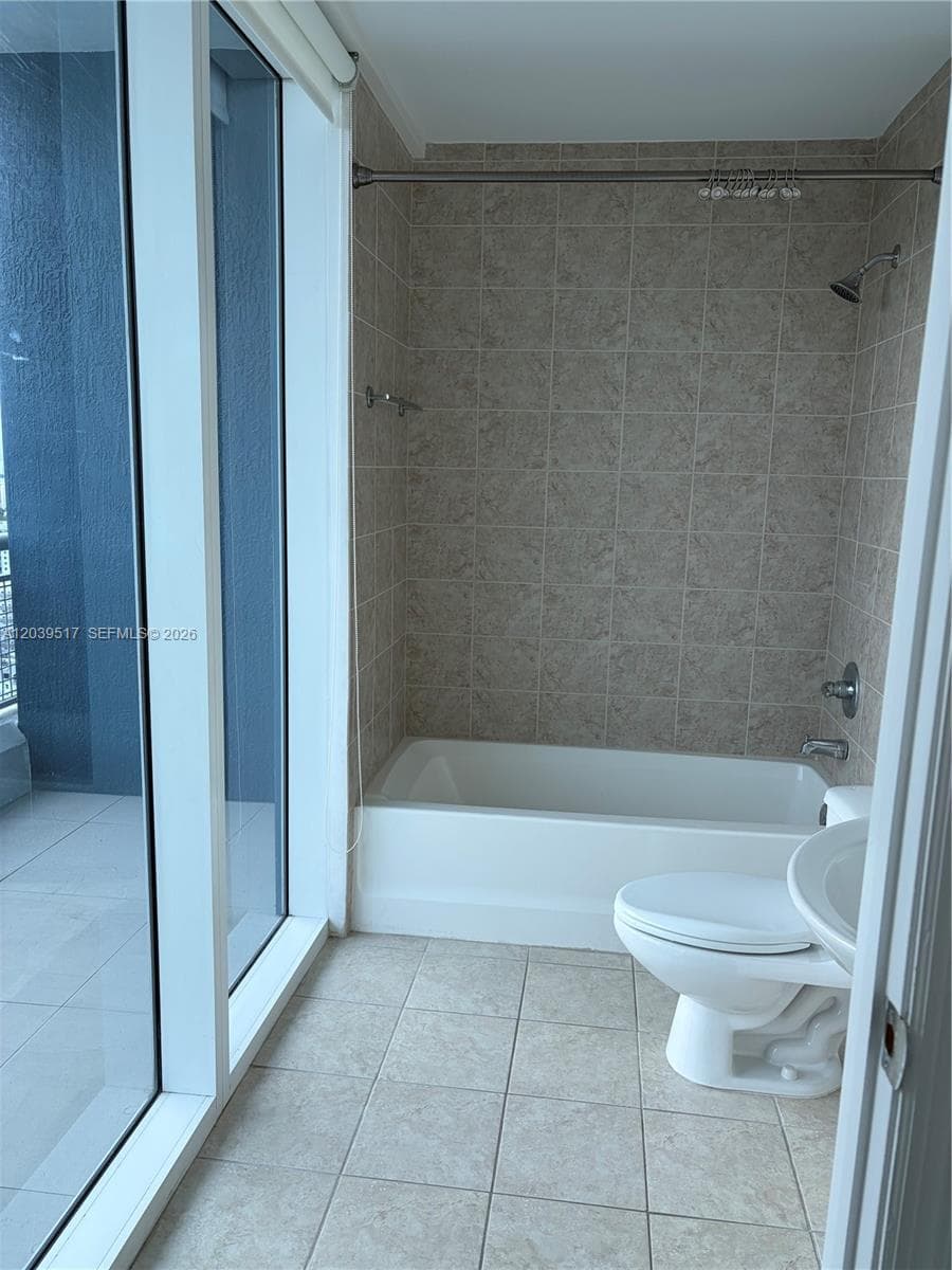 60 SW 13th St # 2819, Miami FL 33130 photo 2