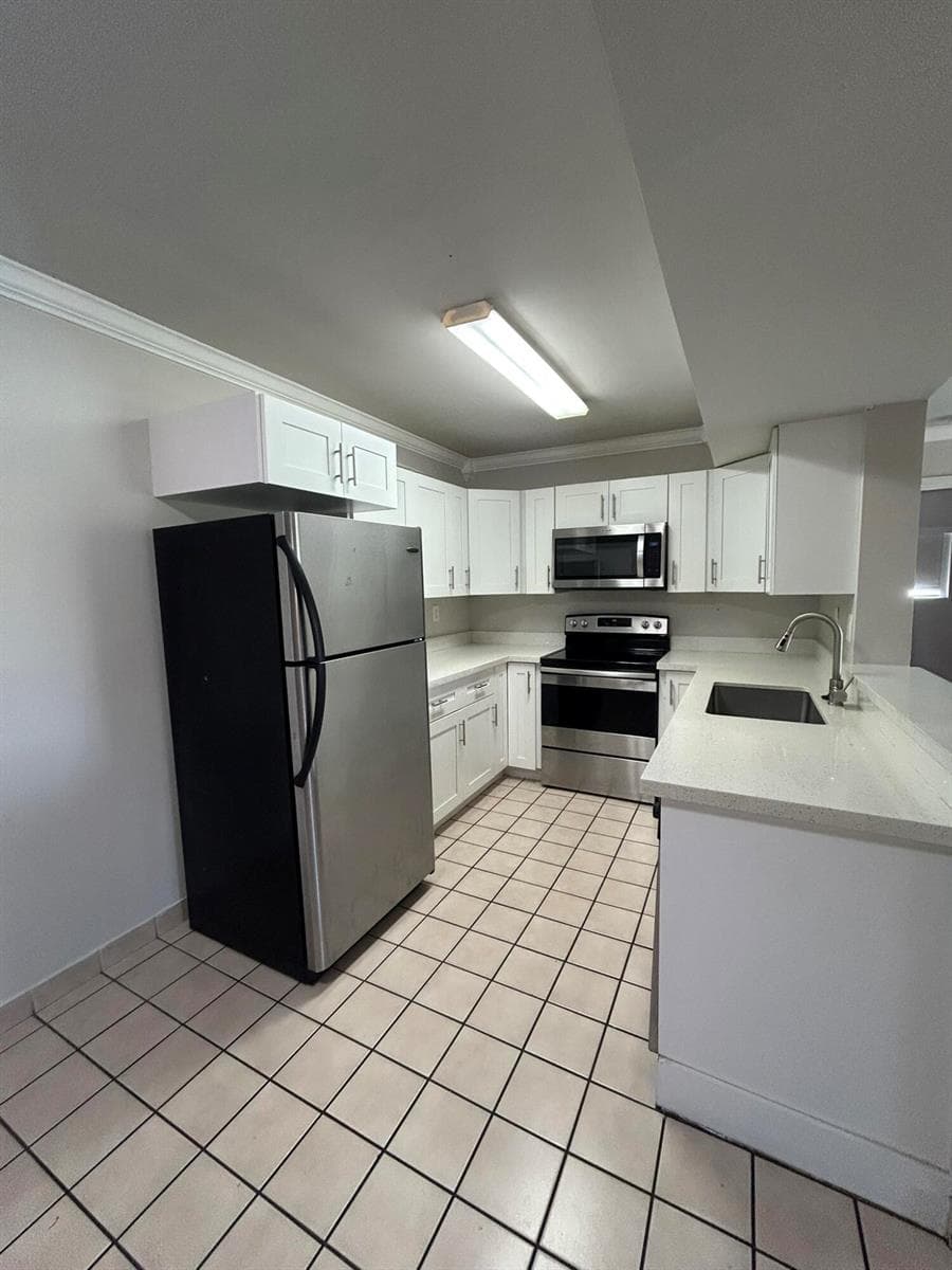 450 W Palm Cir Circle W # 103, Pembroke Pines FL 33025 photo 2