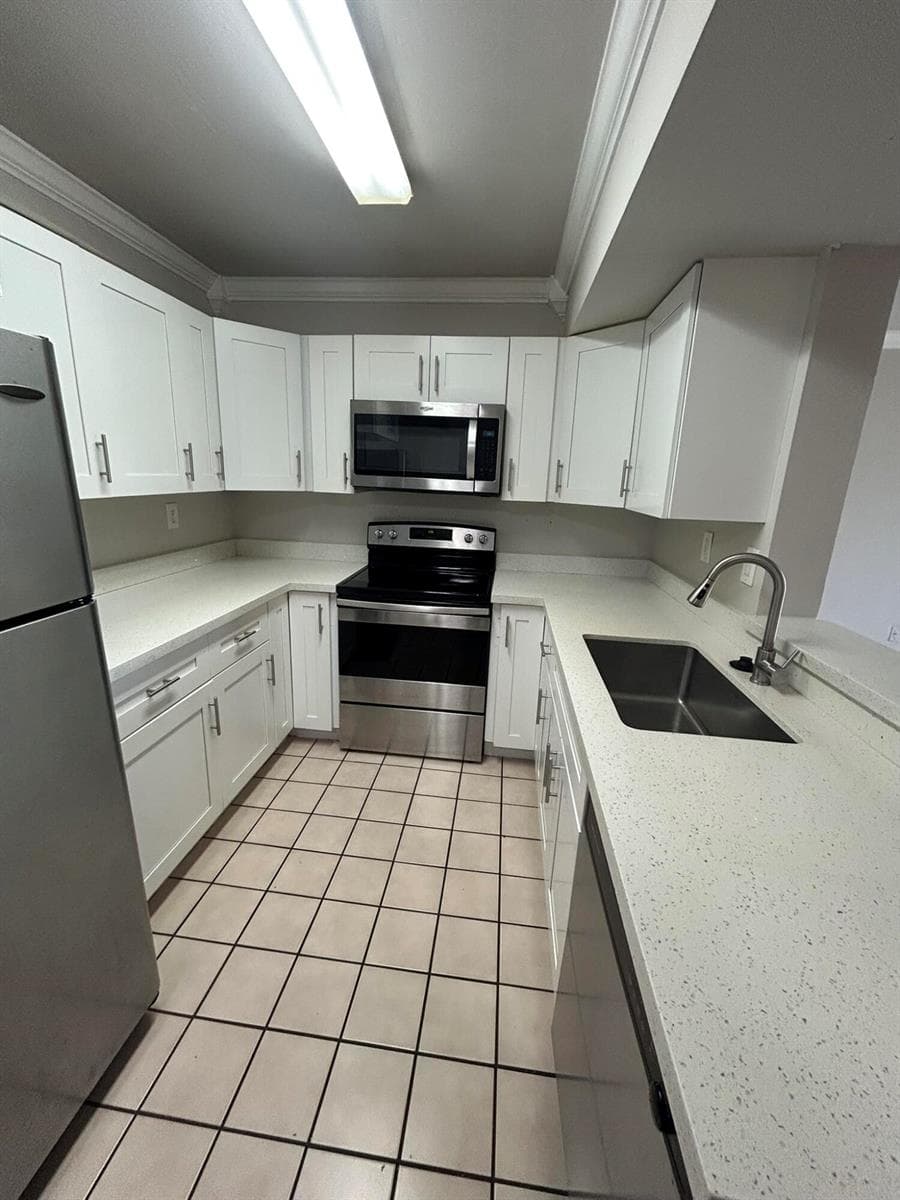 450 W Palm Cir Circle W # 103, Pembroke Pines FL 33025 photo 3