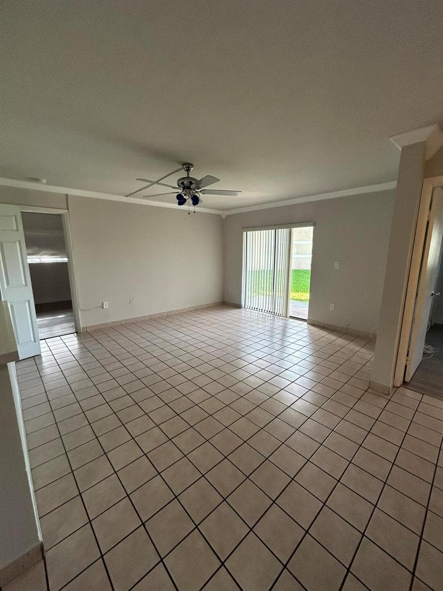 450 W Palm Cir Circle W # 103, Pembroke Pines FL 33025 photo 4