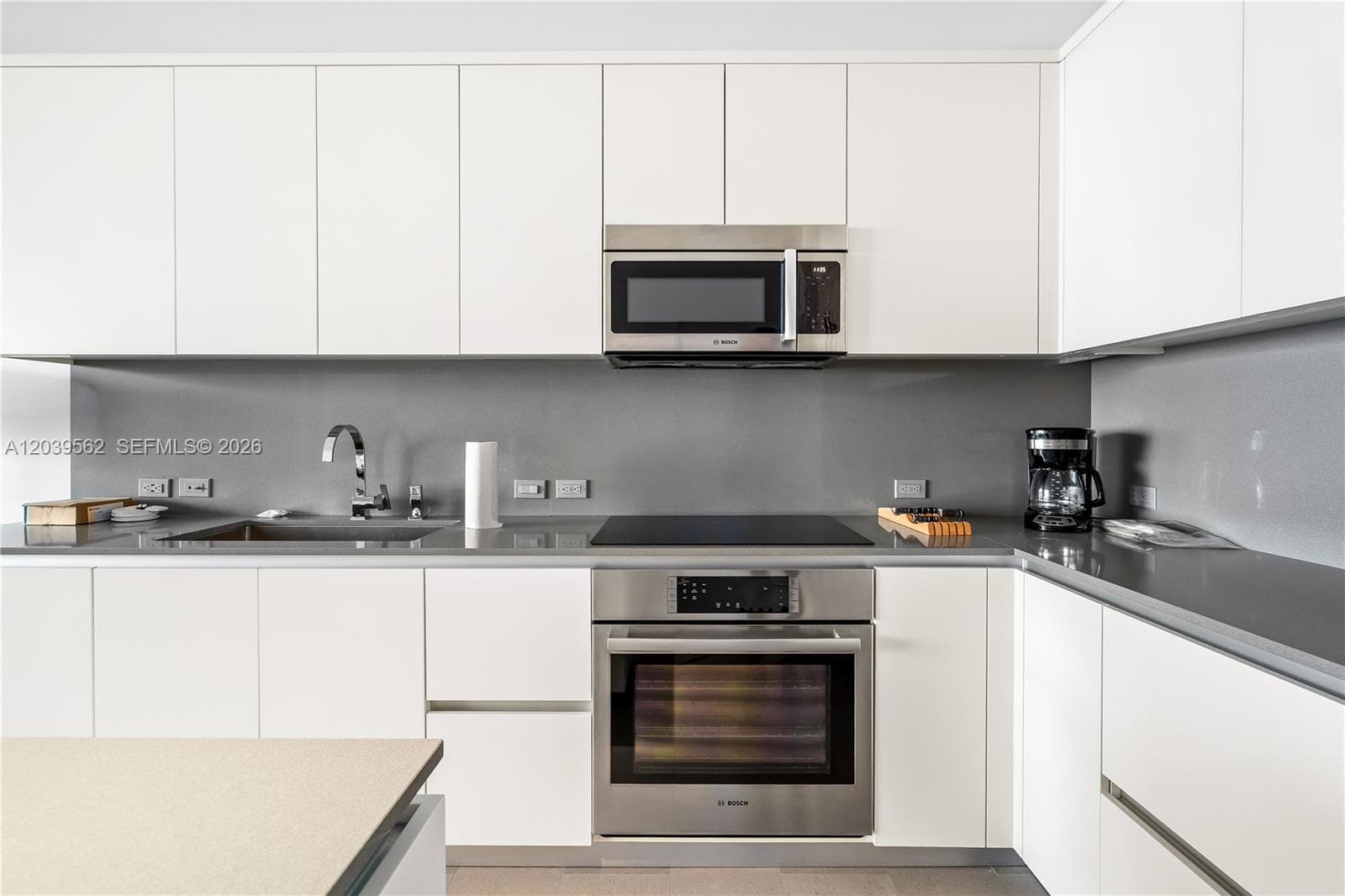 88 SW 7th St # 1006, Miami FL 33130 photo 2