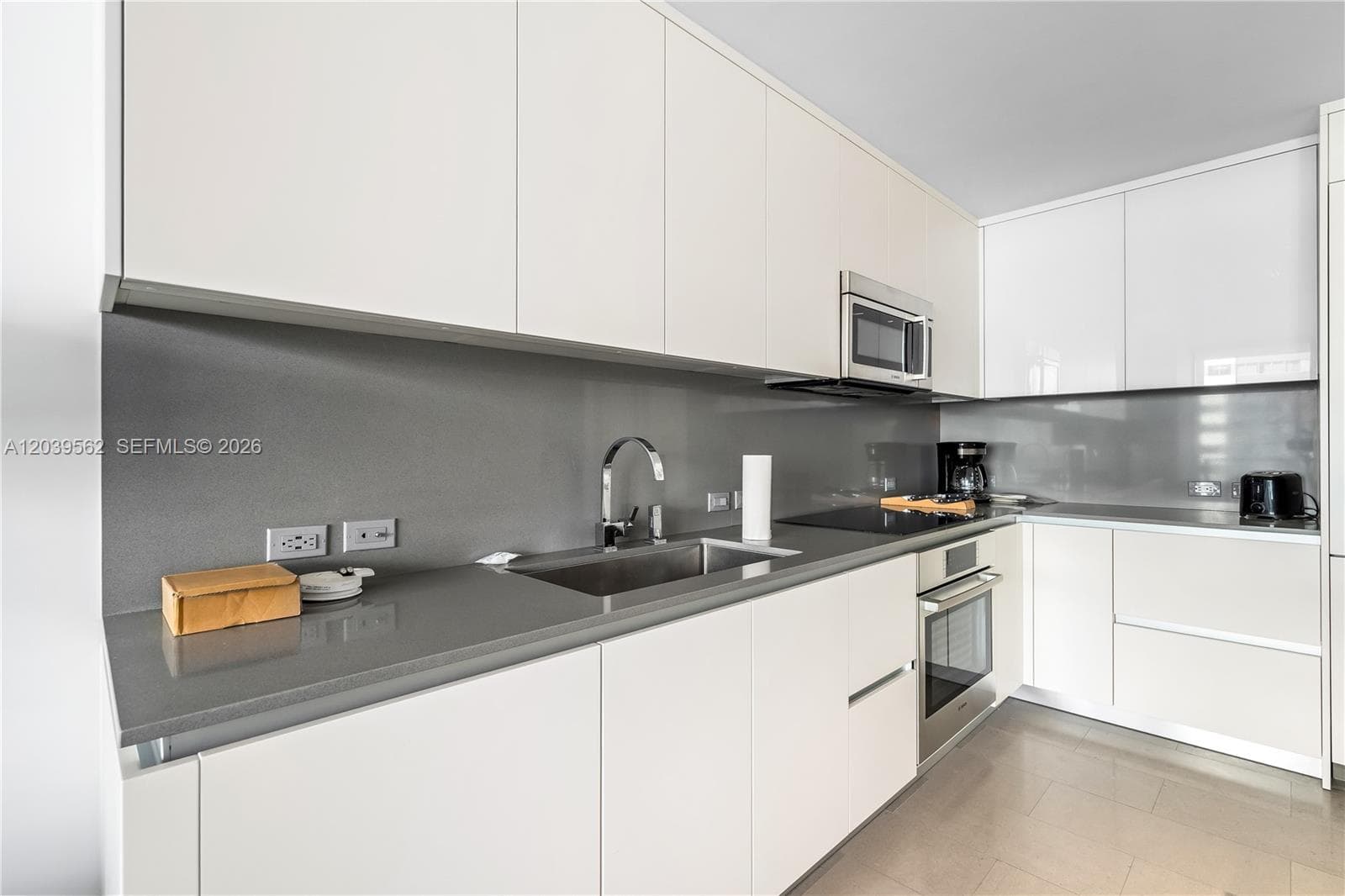 88 SW 7th St # 1006, Miami FL 33130 photo 3