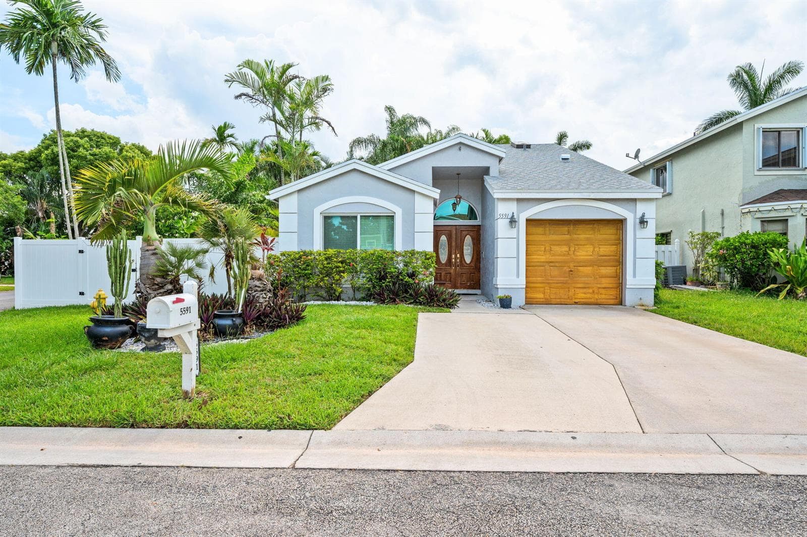 5591 SW 99th Avenue, Cooper City FL 33328 photo 2