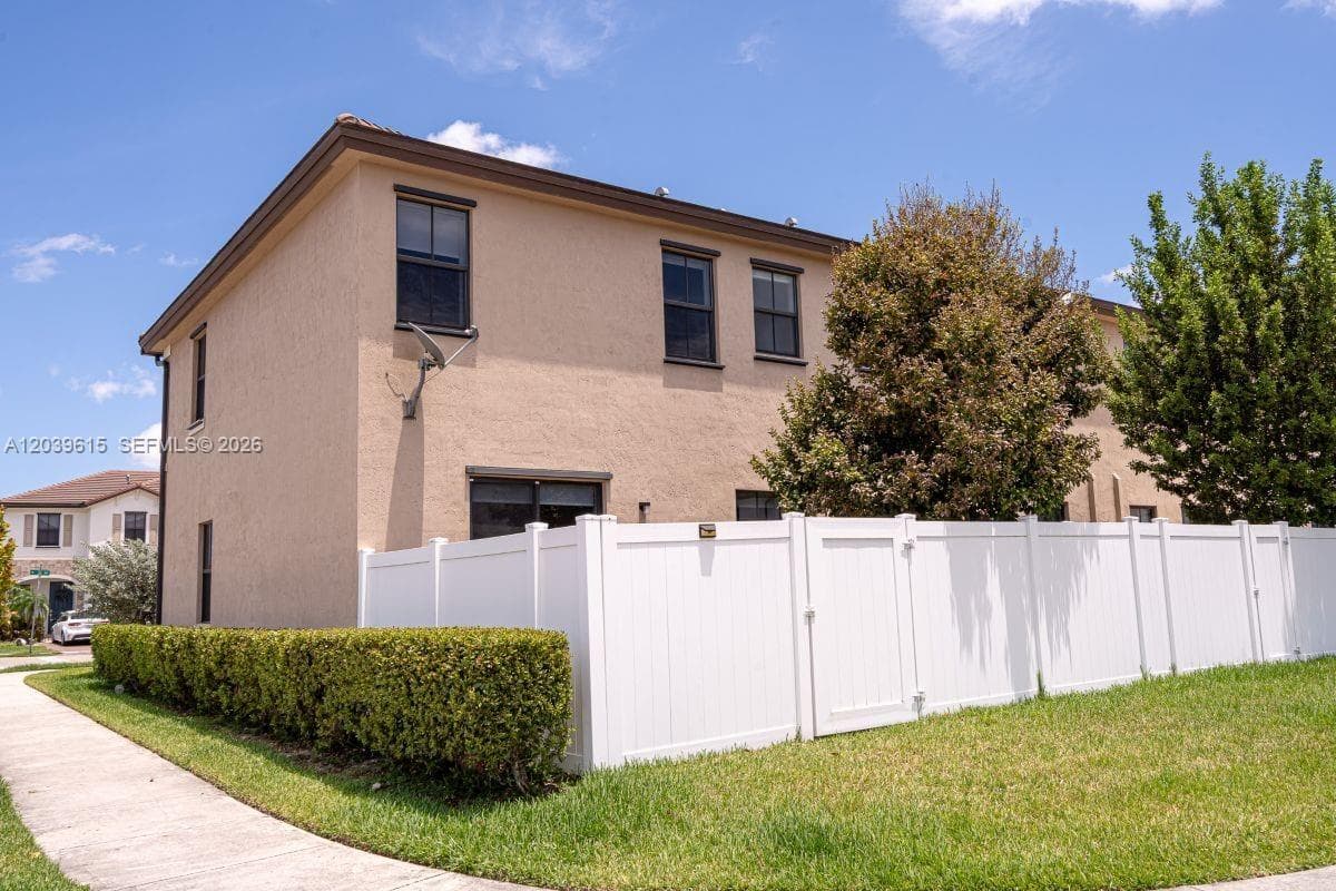 11064 W 33rd Way, Hialeah FL 33018 photo 4