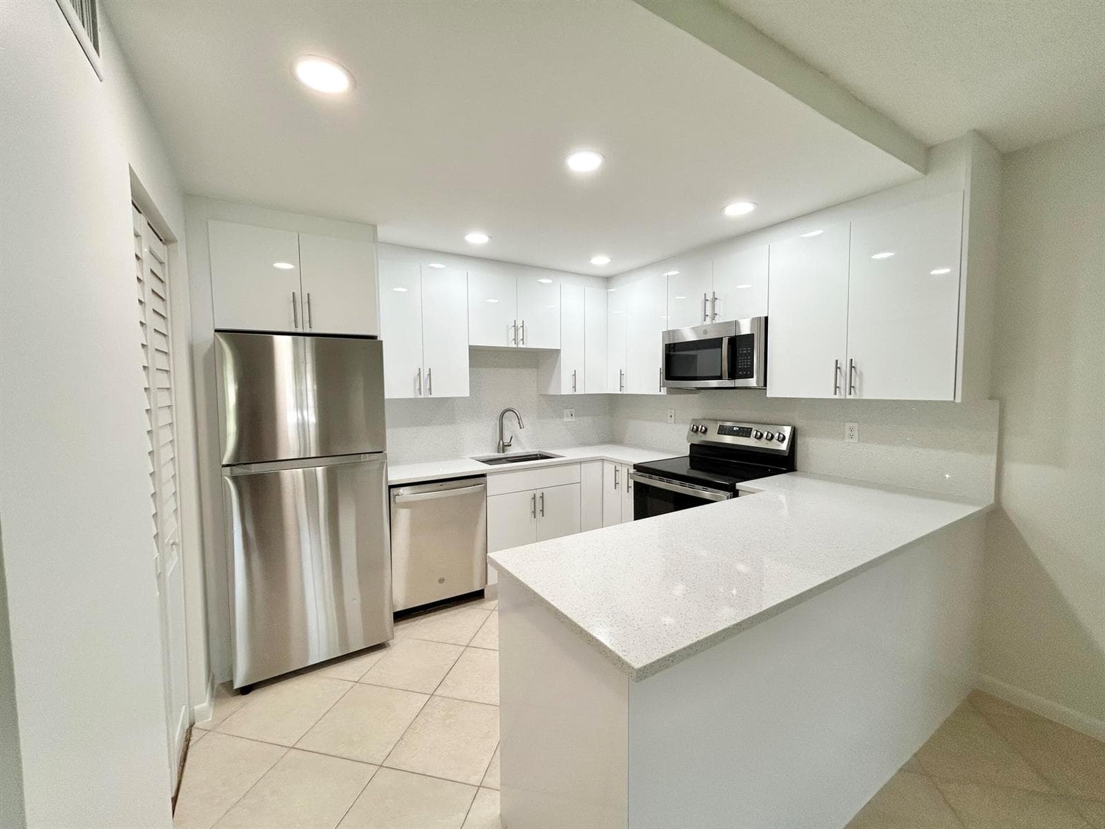 418 Pine Glen Lane # C-1, FL 33463 photo 3
