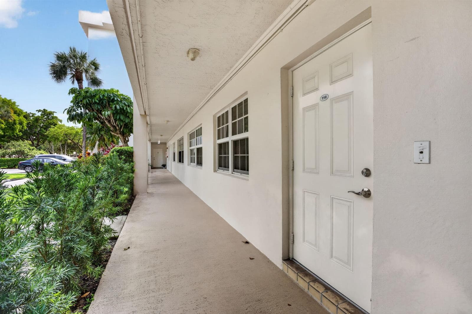 3960 Oaks Clubhouse # 110, Pompano Beach FL 33069 photo 2