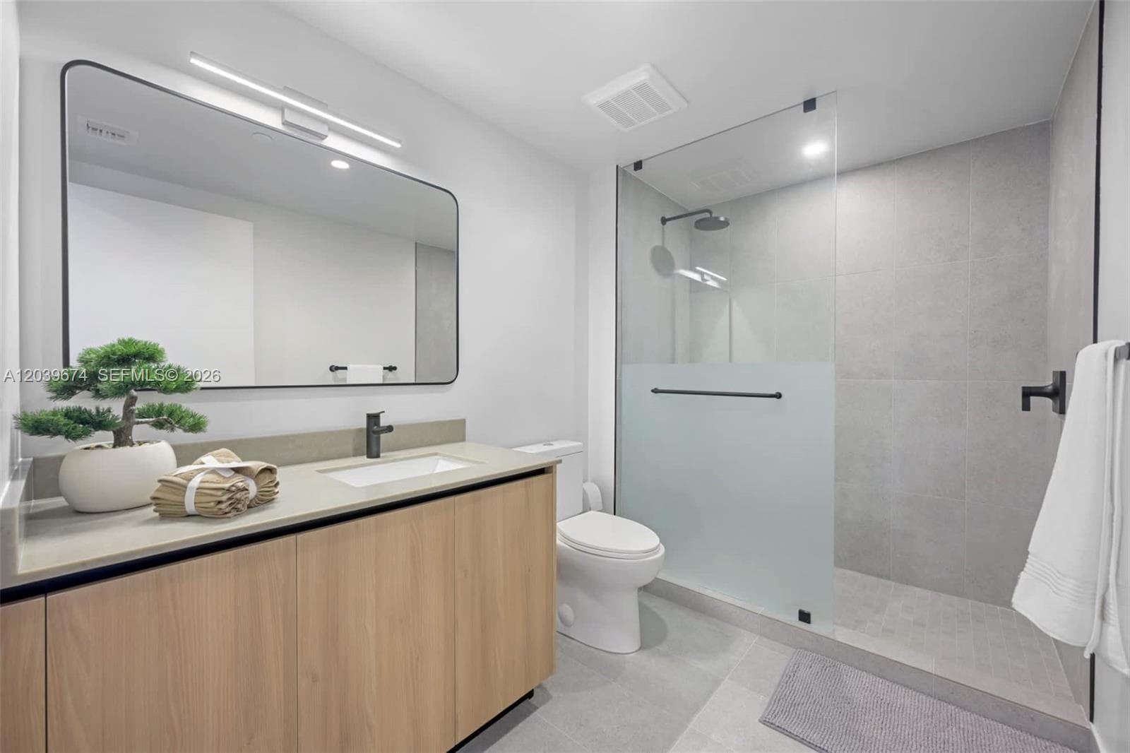 121 NE 5th St # 2408, Miami, FL 33132 photo 4