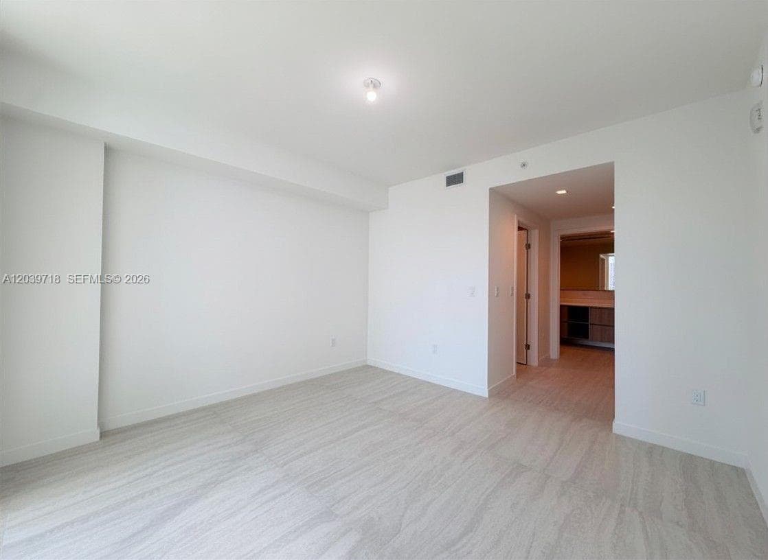 77 SE 5th St # 1903, Miami FL 33131 photo 5