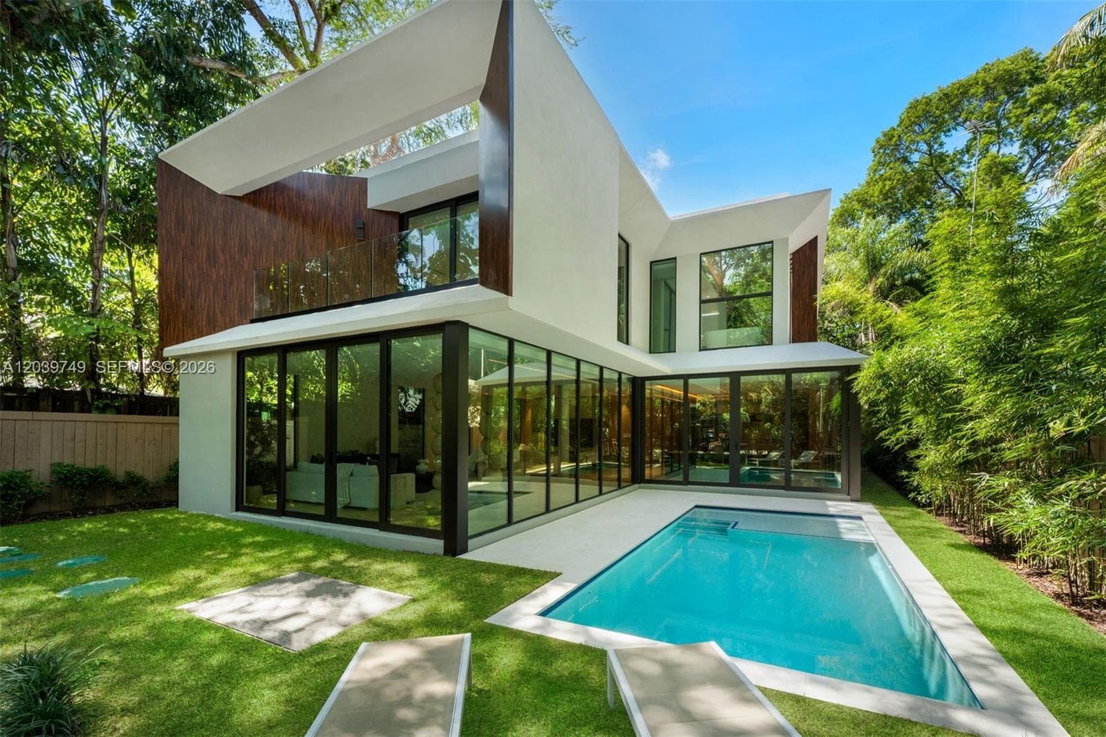 3579 Avocado Ave, Miami FL 33133