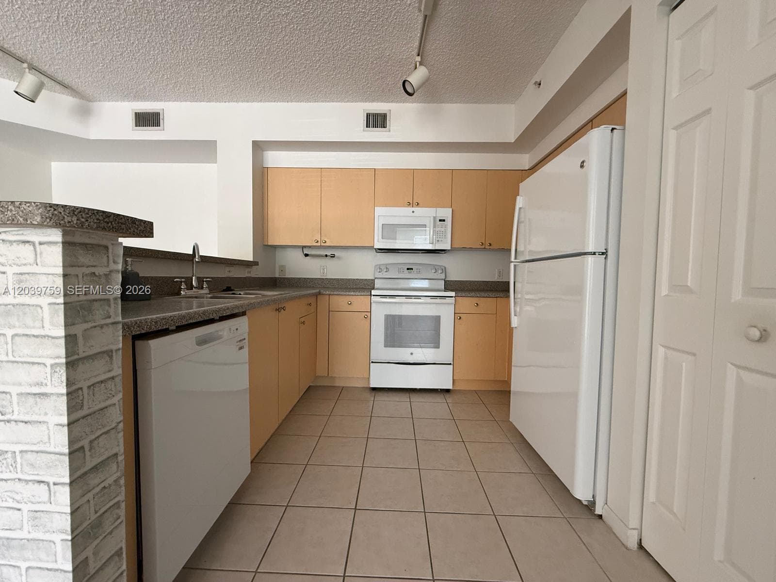 8050 N Nob Hill Rd # 105, Tamarac FL 33321 photo 3