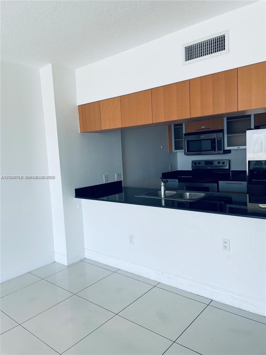 1750 N Bayshore Dr # 2112, Miami FL 33132 photo 3