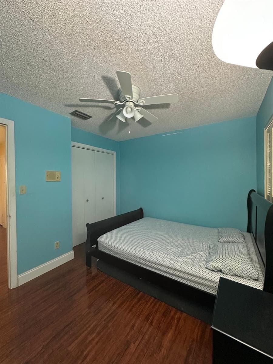 102 Pleasant Hill Lane, Tamarac FL 33319 photo 4