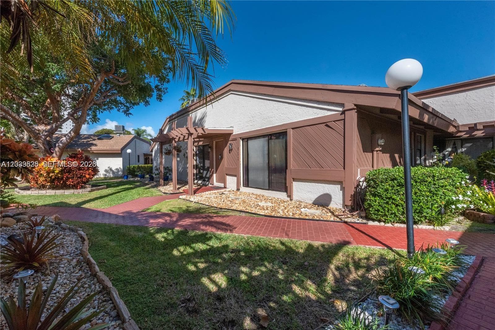 601 Leslie Dr, Hallandale Beach FL 33009 photo 2