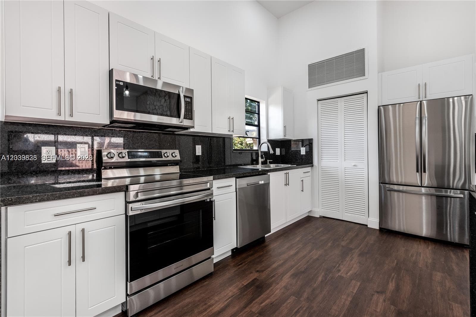 601 Leslie Dr, Hallandale Beach FL 33009 photo 5