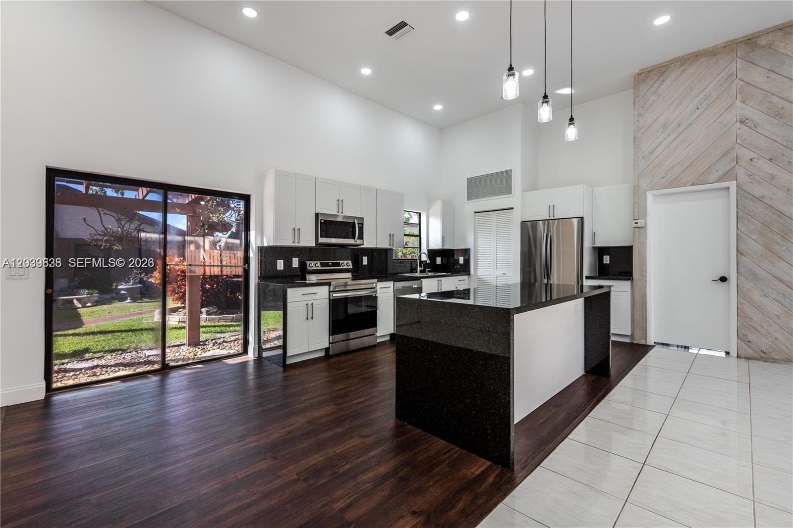 601 Leslie Dr, Hallandale Beach FL 33009 photo 4