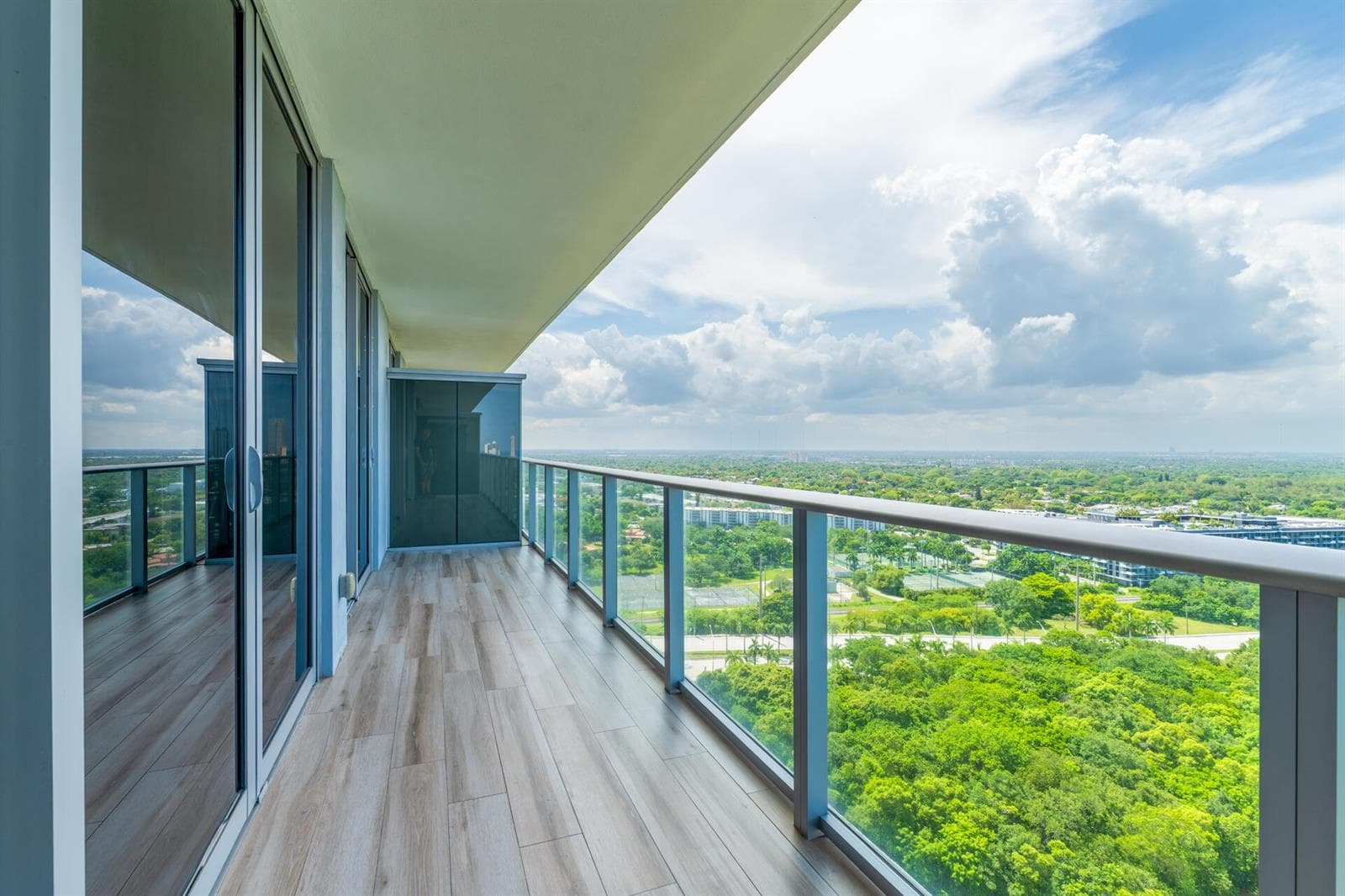 16385 Biscayne Boulevard # 2502, North Miami Beach FL 33160 photo 4