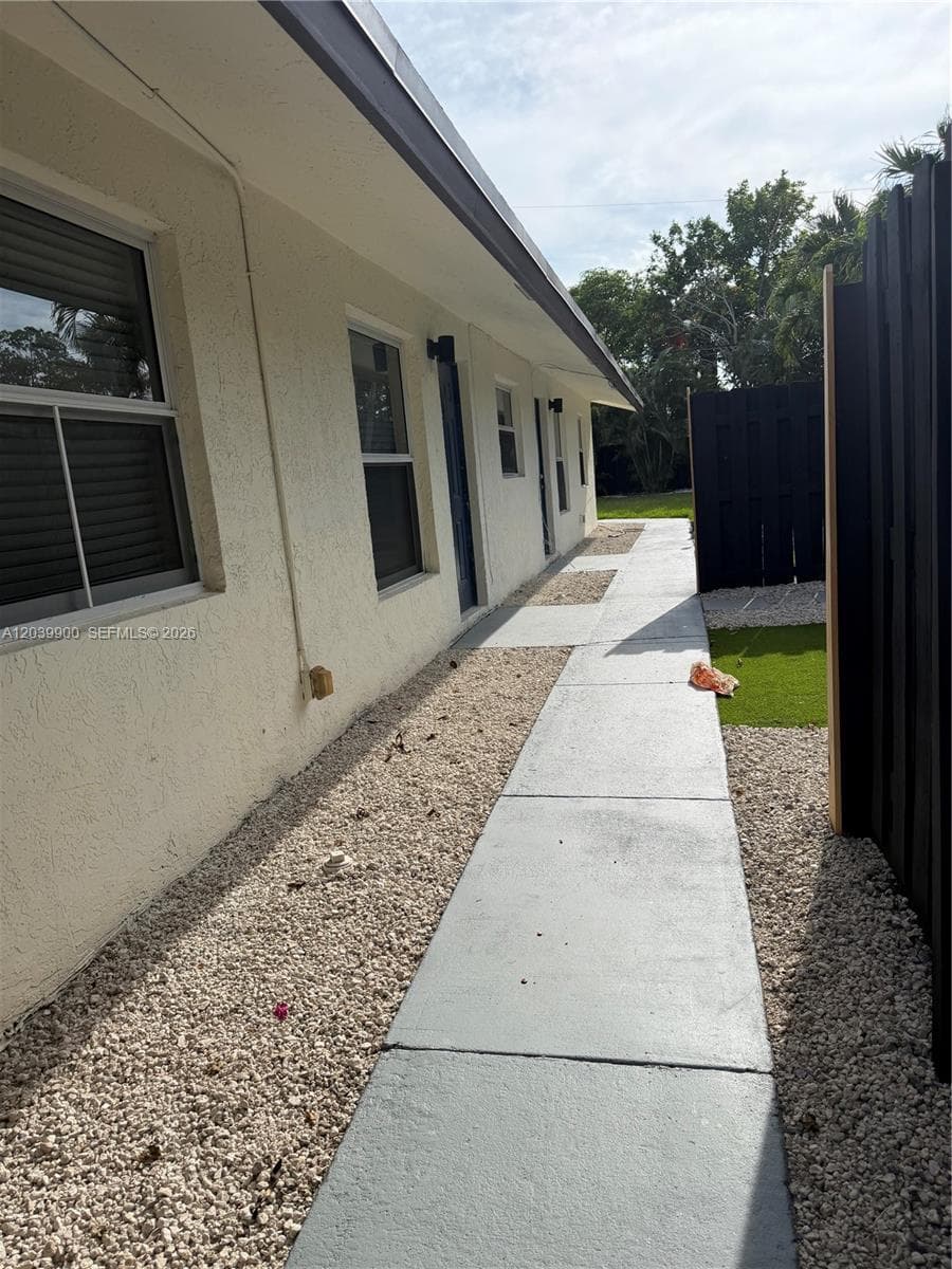 1533 NW 2nd Ave # 1, Fort Lauderdale, FL 33311 photo 2