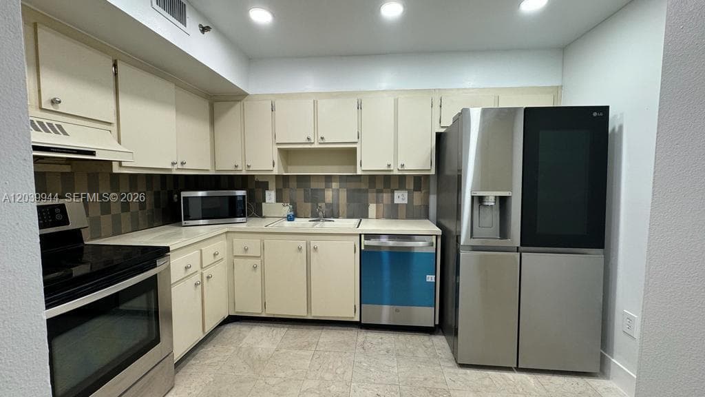 919 Hillcrest Dr # 201, Hollywood FL 33021 photo 3