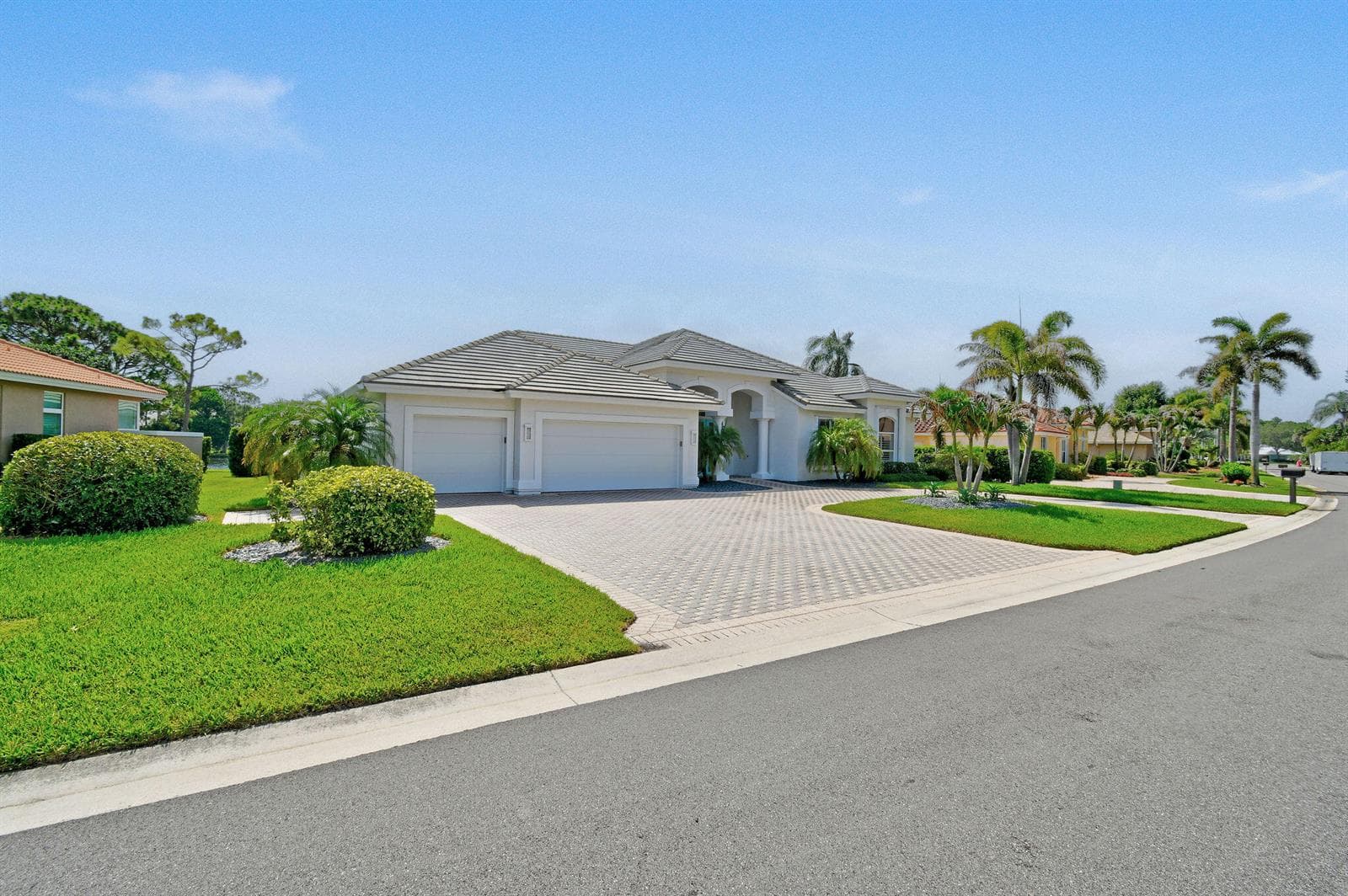 8091 SE Woodlake Lane W, Hobe Sound FL 33455 photo 2