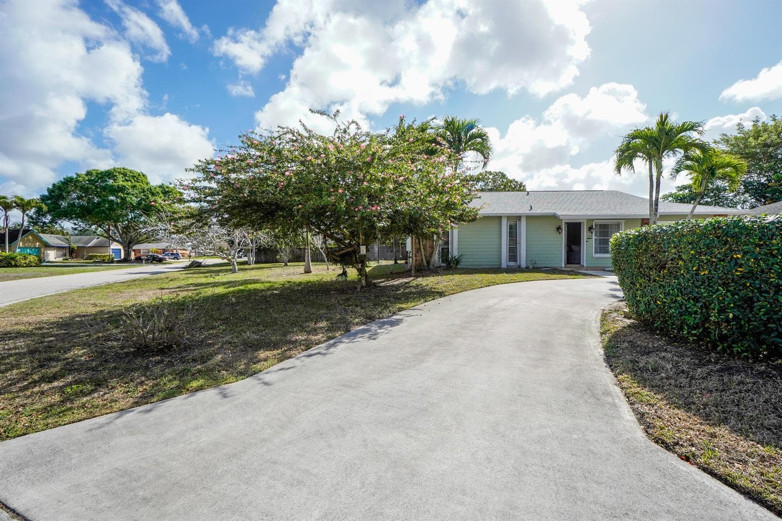 120 Swan Parkway W, Royal Palm Beach FL 33411 photo 2