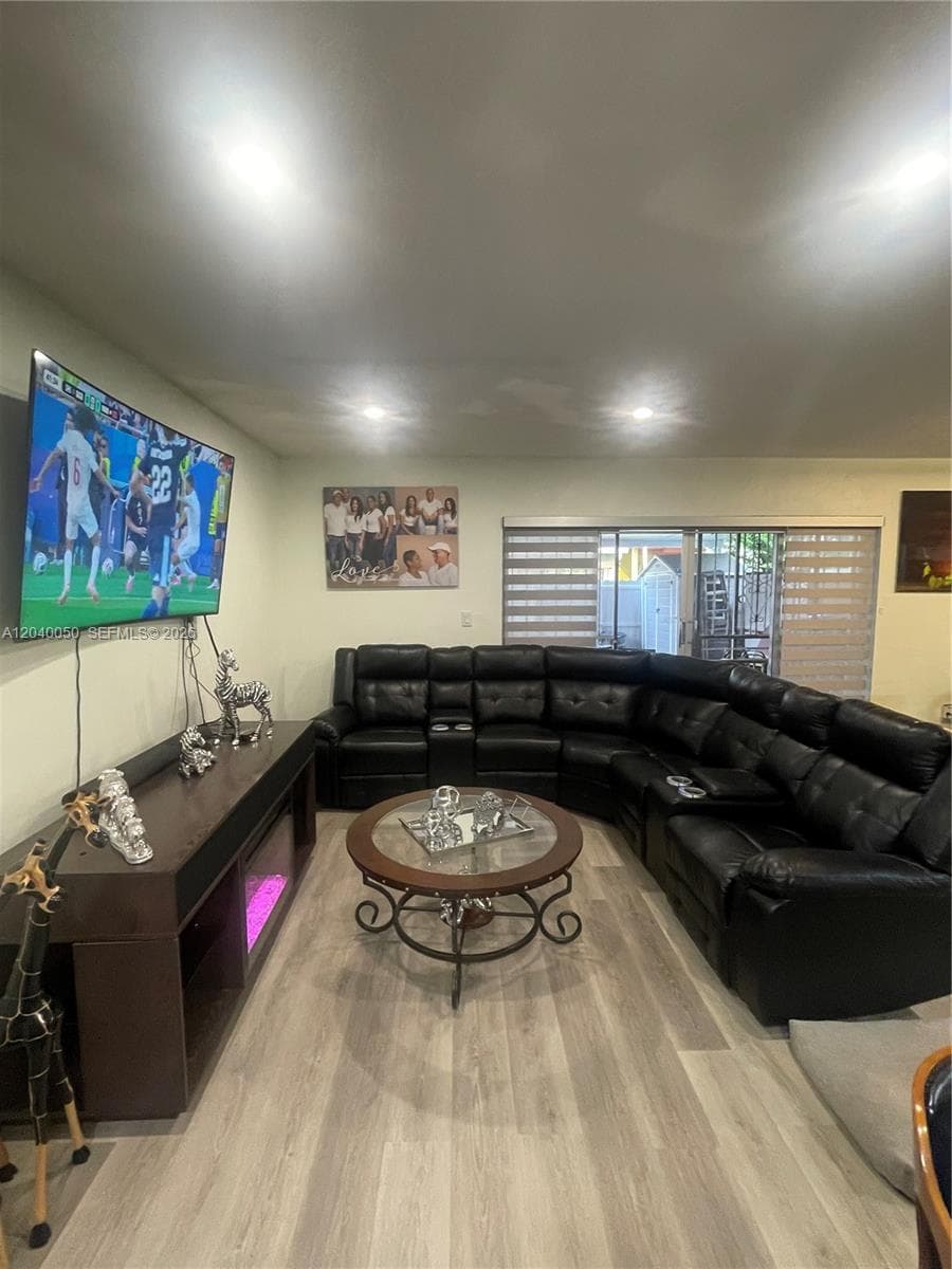 6945 W 2nd Way, Hialeah FL 33014 photo 2