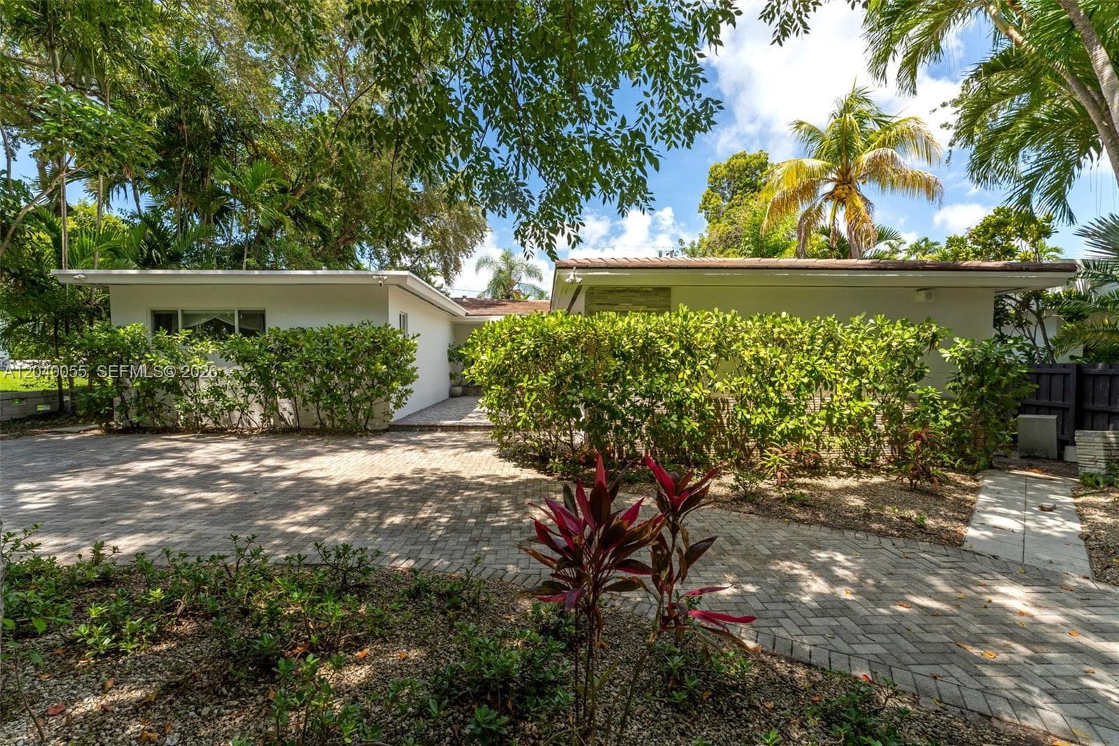 8 Pinta Rd, Miami FL 33133 photo 3
