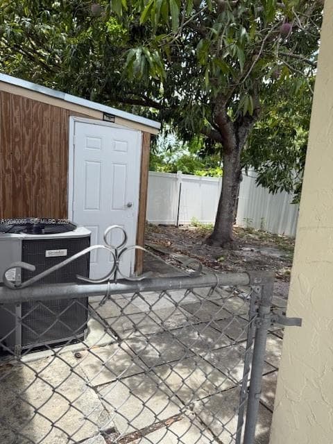 5641 SW 39th St, West Park FL 33023