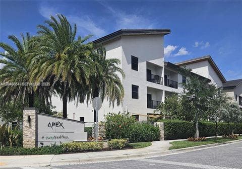 8025 NW 104th Ave # 31, Doral FL 33178 photo 2